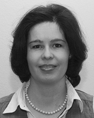 Schwarz-weiß Portraitfoto von Lisa Ehrenstrasser